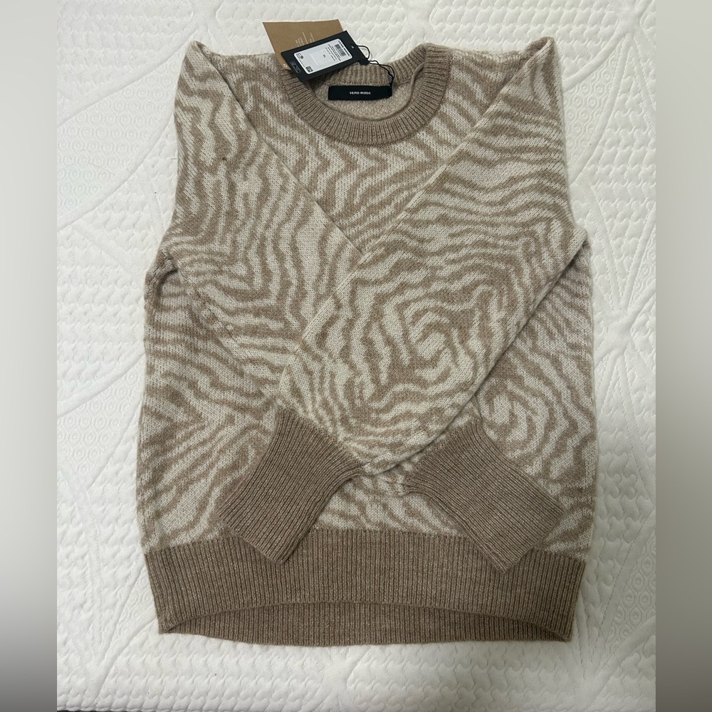 Beige wavy sweater